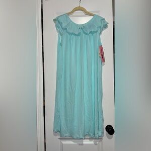 Vintage NWT Shadowline Sea Foam Gown,‎ size Large